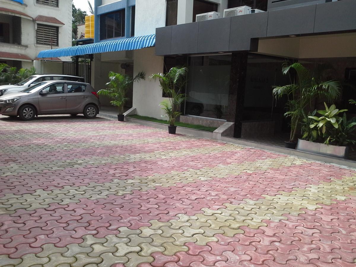 Galaxy Vaibhav Hotel วาเซ ภายนอก รูปภาพ