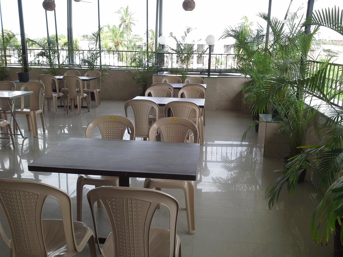 Galaxy Vaibhav Hotel วาเซ ภายนอก รูปภาพ